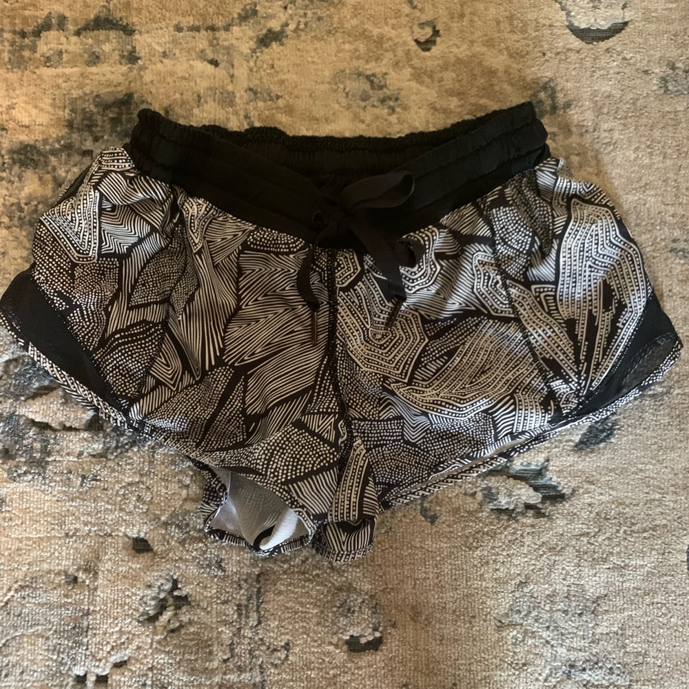 Lululemon Hotty hot shorts